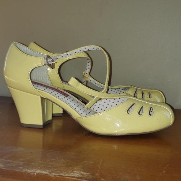 Modcloth Shoes - Vintage style Yellow heels